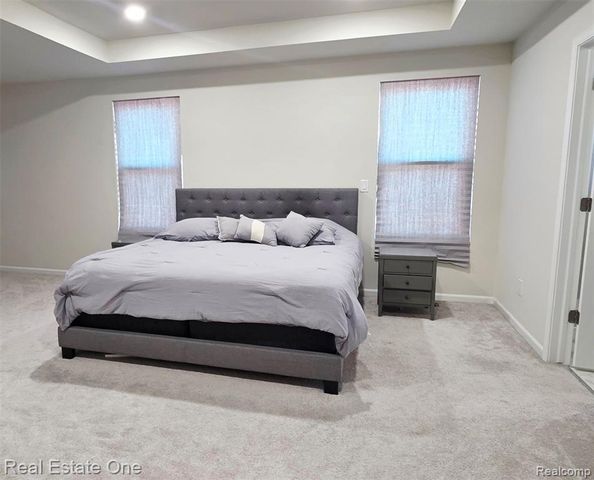 2720 Tulip Way, Commerce Twp, MI 48382