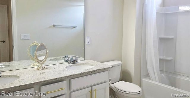 2720 Tulip Way, Commerce Twp, MI 48382