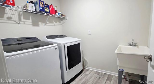 2720 Tulip Way, Commerce Twp, MI 48382