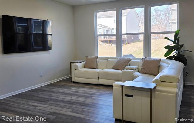 2720 Tulip Way, Commerce Twp, MI 48382