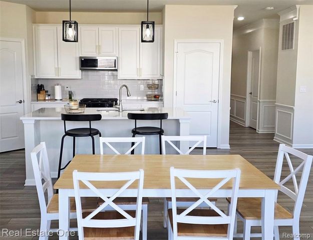 2720 Tulip Way, Commerce Twp, MI 48382