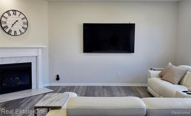 2720 Tulip Way, Commerce Twp, MI 48382