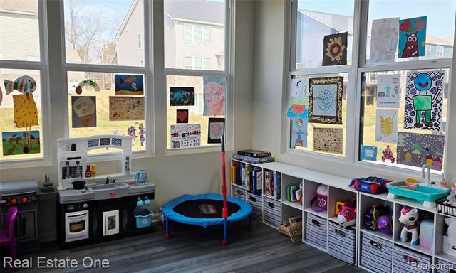 2720 Tulip Way, Commerce Twp, MI 48382