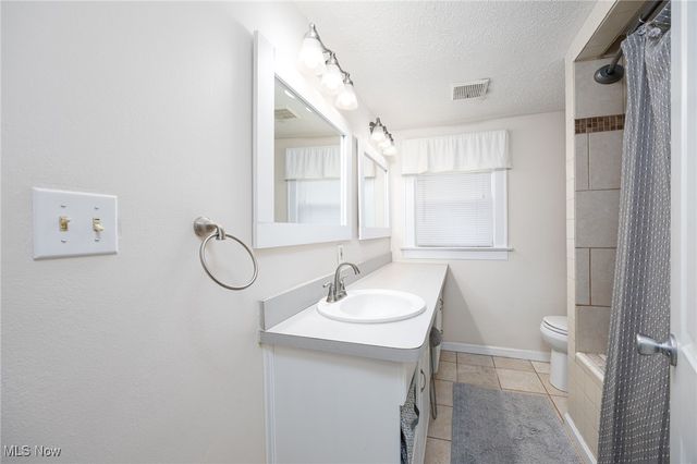 946 Falls Avenue, Cuyahoga Falls, OH 44221