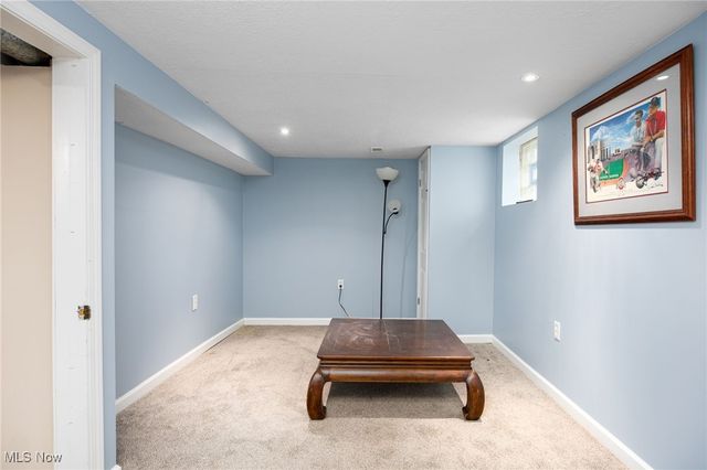 946 Falls Avenue, Cuyahoga Falls, OH 44221