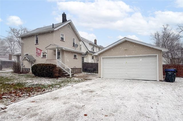 946 Falls Avenue, Cuyahoga Falls, OH 44221