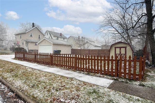 946 Falls Avenue, Cuyahoga Falls, OH 44221