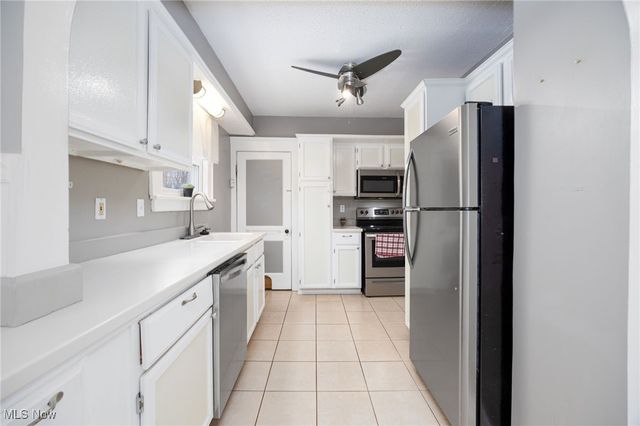 946 Falls Avenue, Cuyahoga Falls, OH 44221