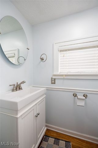 946 Falls Avenue, Cuyahoga Falls, OH 44221