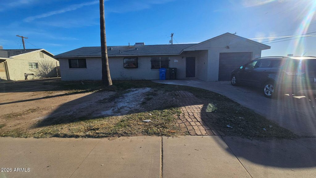 6233 W MONTEREY Way, Phoenix, AZ 85033