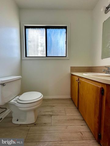 606 S GLEBE RD, Arlington, VA 22204