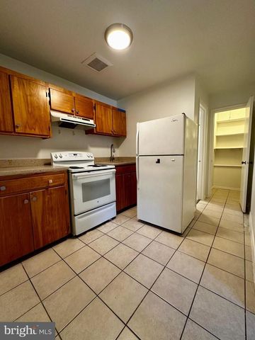 606 S GLEBE RD, Arlington, VA 22204