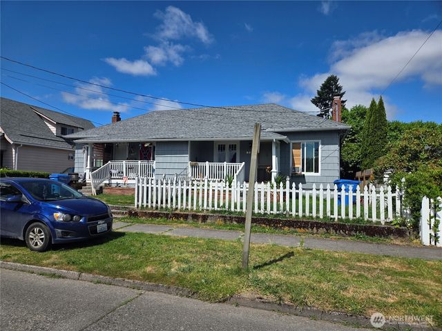 907 S 4th Avenue, Kelso, WA 98626