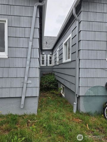 907 S 4th Avenue, Kelso, WA 98626