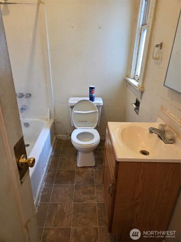 907 S 4th Avenue, Kelso, WA 98626