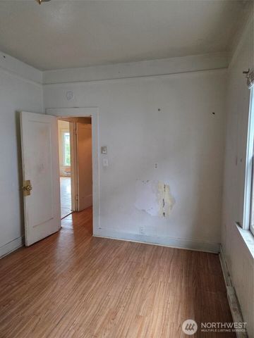 907 S 4th Avenue, Kelso, WA 98626