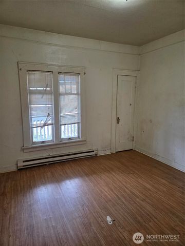 907 S 4th Avenue, Kelso, WA 98626