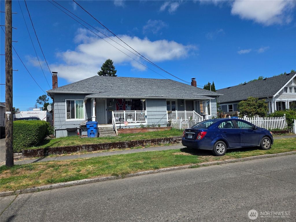 907 S 4th Avenue, Kelso, WA 98626