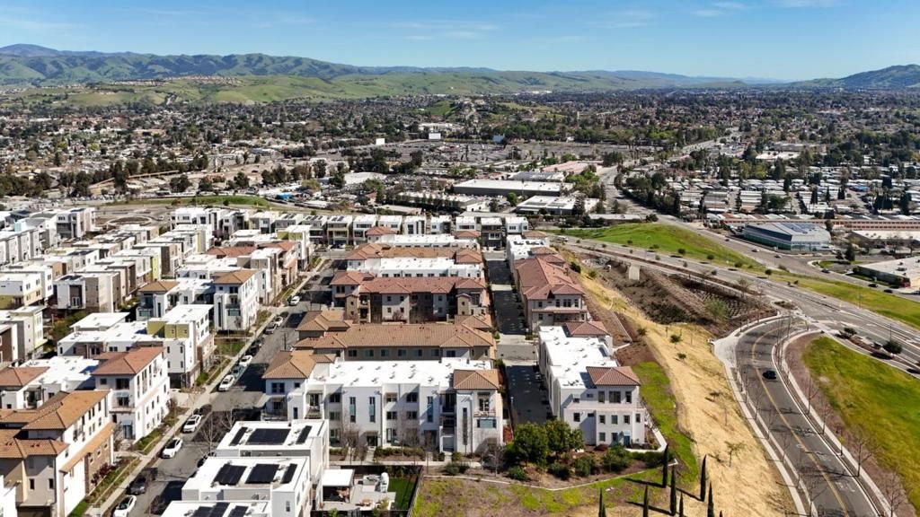 Image 41 of property listing at 218 William Manly Street 6, San Jose, CA 95136