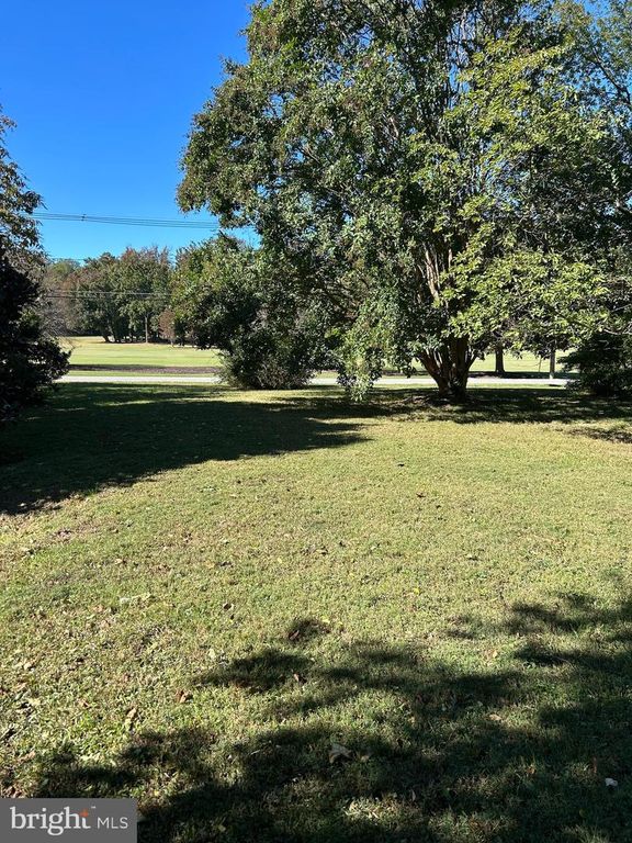 Image 3 of property listing at 517 BROADWATER WAY, Gibson Island, MD 21056