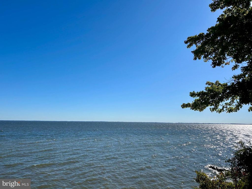 Image 4 of property listing at 517 BROADWATER WAY, Gibson Island, MD 21056