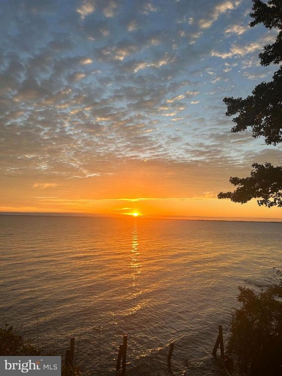 Image 7 of property listing at 517 BROADWATER WAY, Gibson Island, MD 21056