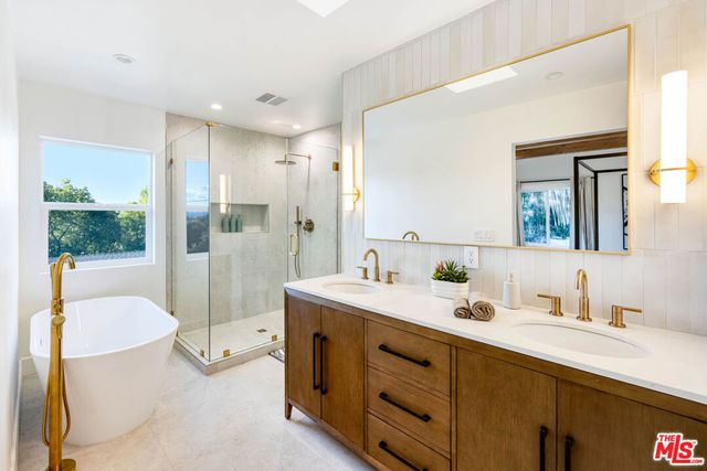 4041 Davana Road, Los Angeles, CA 91423