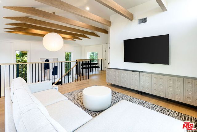 4041 Davana Road, Los Angeles, CA 91423