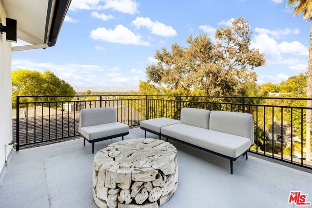 4041 Davana Road, Los Angeles, CA 91423
