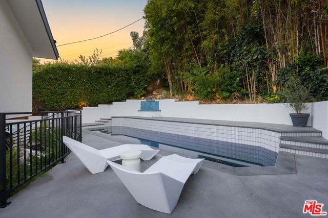 4041 Davana Road, Los Angeles, CA 91423