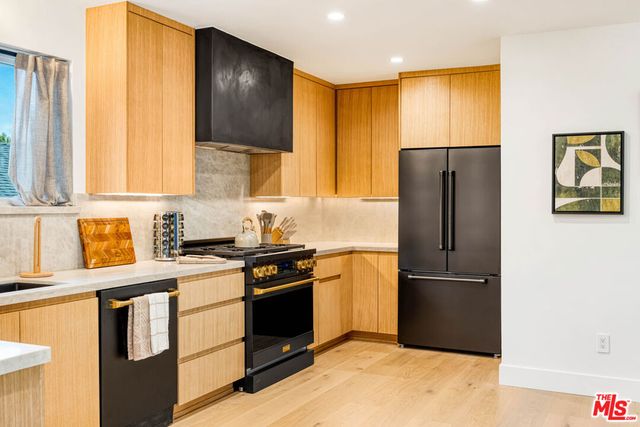 4041 Davana Road, Los Angeles, CA 91423