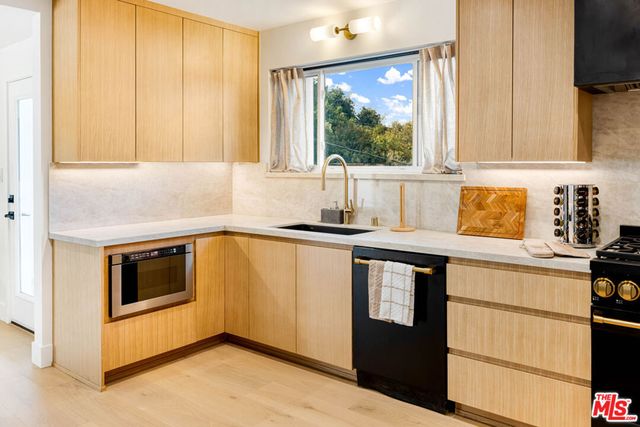 4041 Davana Road, Los Angeles, CA 91423