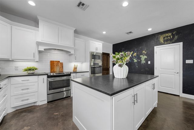 2016 S 11th Street, Waco, TX 76706