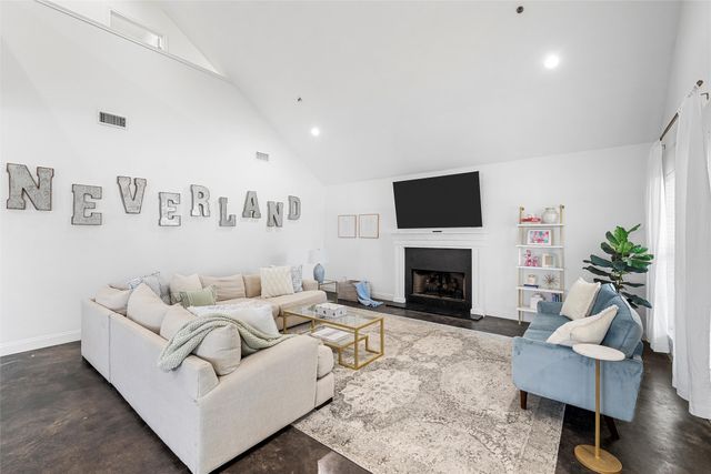 2016 S 11th Street, Waco, TX 76706