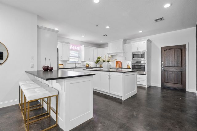 2016 S 11th Street, Waco, TX 76706