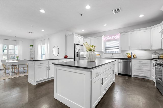 2016 S 11th Street, Waco, TX 76706