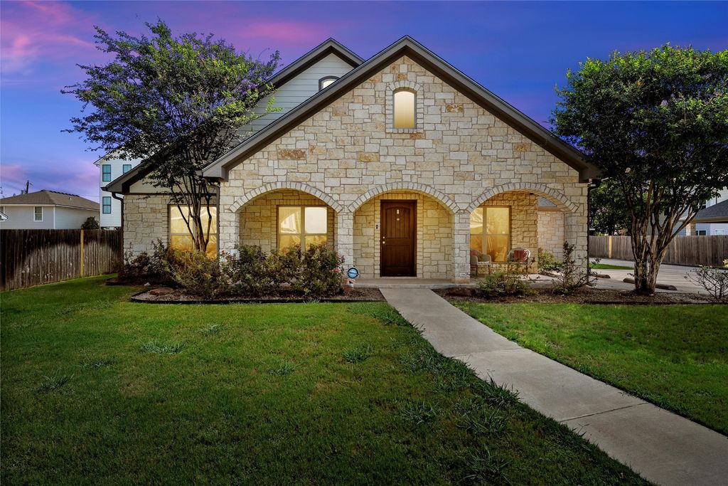 2016 S 11th Street, Waco, TX 76706