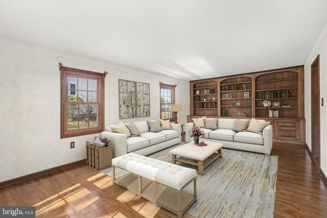 2 PLYMOUTH CIR, Hershey, PA 17033