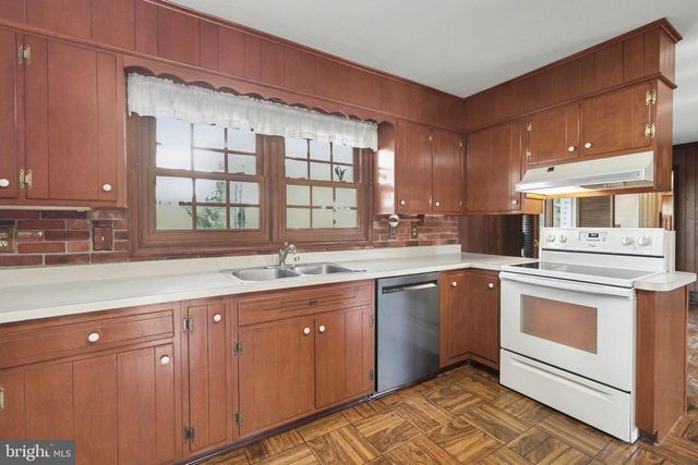 2 PLYMOUTH CIR, Hershey, PA 17033