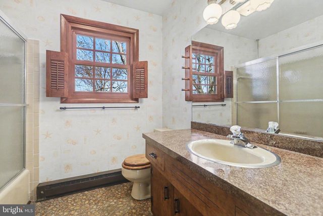 2 PLYMOUTH CIR, Hershey, PA 17033