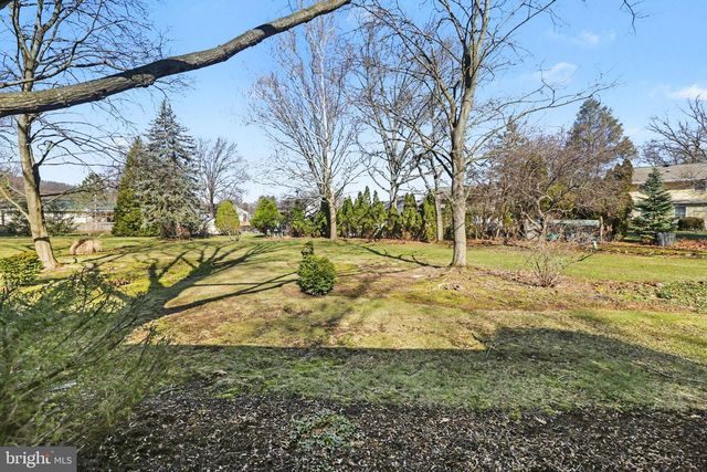 2 PLYMOUTH CIR, Hershey, PA 17033