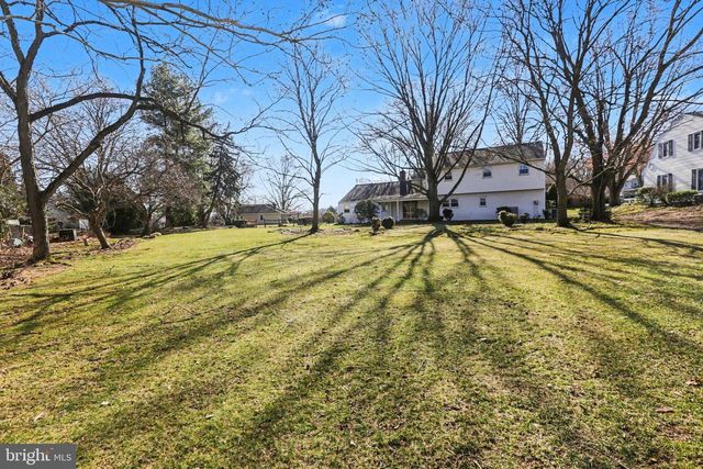 2 PLYMOUTH CIR, Hershey, PA 17033