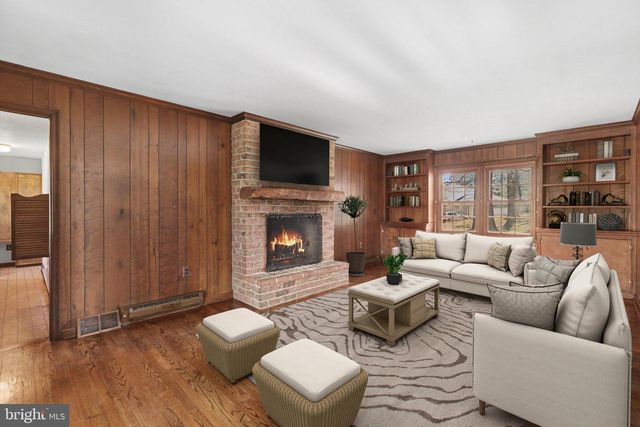 2 PLYMOUTH CIR, Hershey, PA 17033