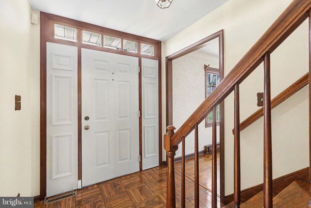 2 PLYMOUTH CIR, Hershey, PA 17033