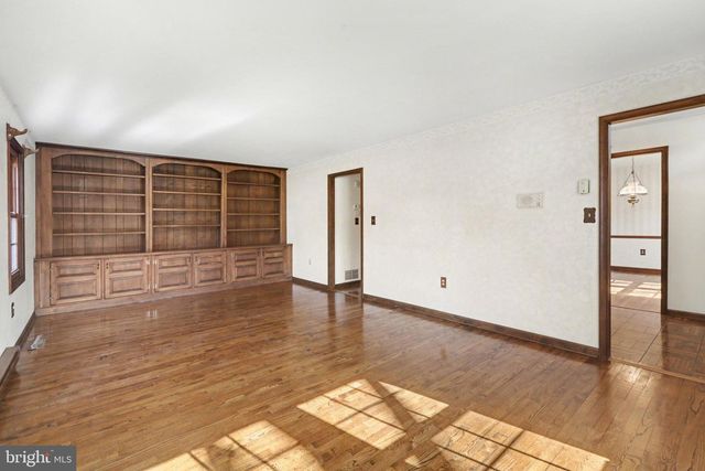 2 PLYMOUTH CIR, Hershey, PA 17033