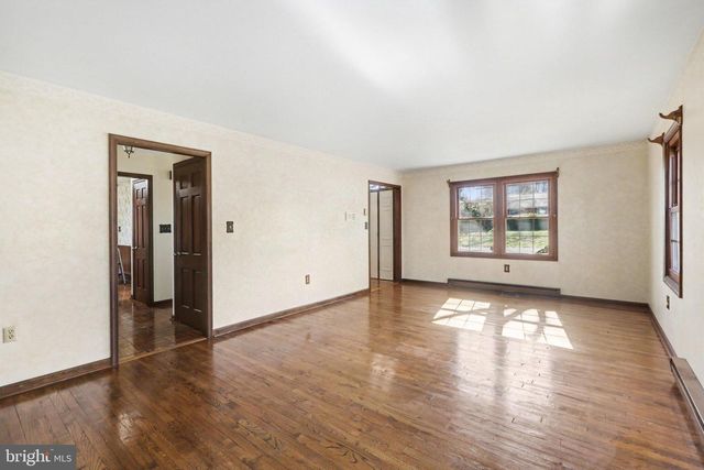 2 PLYMOUTH CIR, Hershey, PA 17033