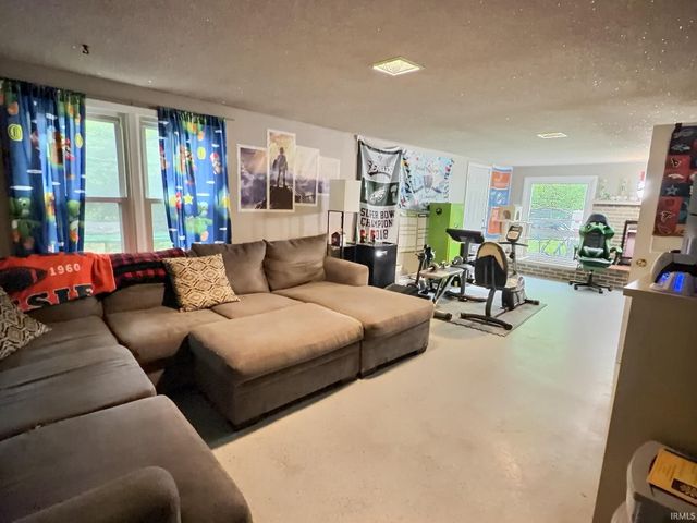 10520 W SR 32, Yorktown, IN 47396