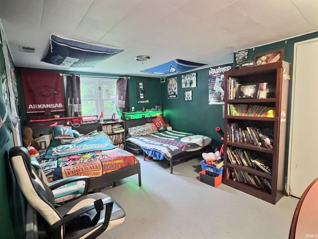 10520 W SR 32, Yorktown, IN 47396