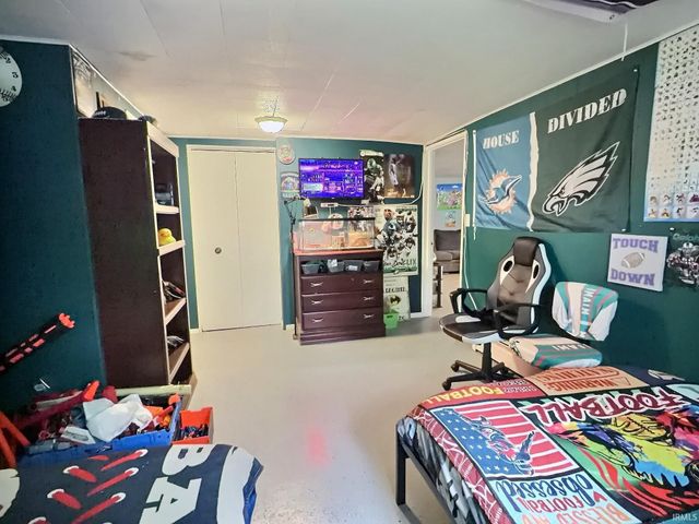 10520 W SR 32, Yorktown, IN 47396