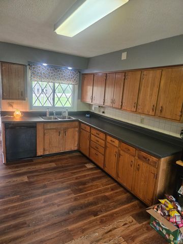 10520 W SR 32, Yorktown, IN 47396